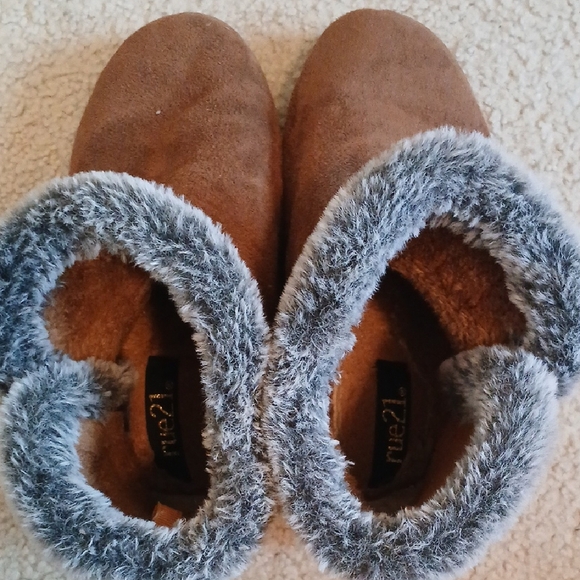 Cozy Brown Boots with Faux Fur Trim - Picture 6 of 7